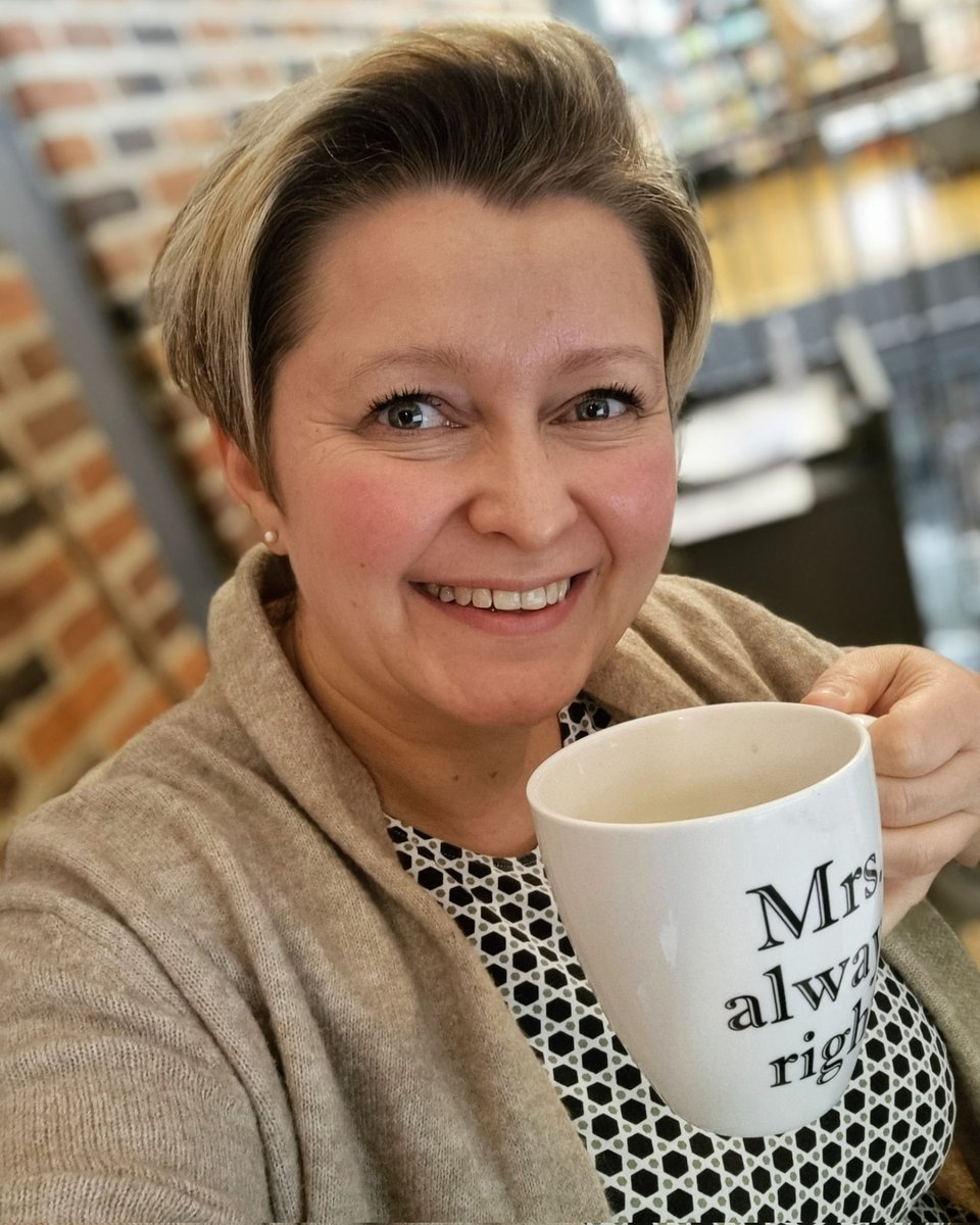 stabi_ge's tweet photo. Guten Morgen ihr Lieben. #mrsalwaysright #lieblingstasse https://t.co/Gb9bYrDDIy