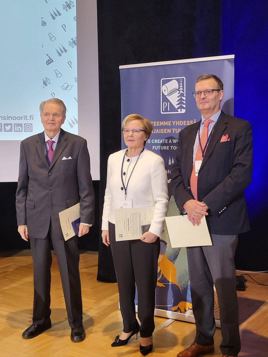 puunjalostajat's tweet photo. PI:n syyskokouksessa yhdistyksen ansioplaketin sai TkT, professori emeritus Bruno Lönnberg yhdistyksen toimialalla suoritetusta ansiokkaasta työstä. DI Elisa Hänninen ja DI, MBA John Lindahl vastaanottivat Stenbäck-plaketin yhdistyksen hyväksi tehdystä arvokkaasta työstä. #PIprof https://t.co/oui5aepfqs