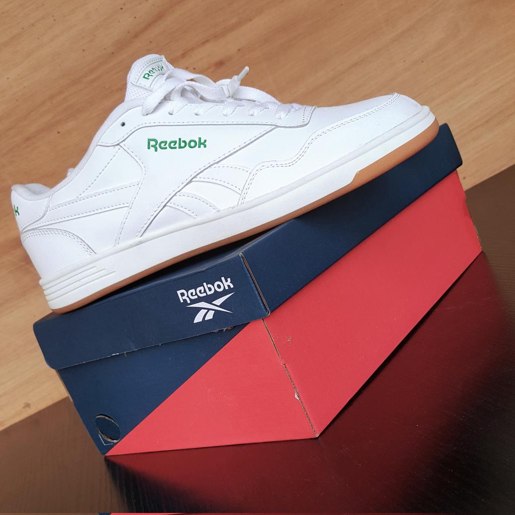Les tennis blanches de qualité donne toujours un style particulier 🔥

Reebok Classics 💯 

1. White Blue 43/44/45 normal
2. White &amp;green  42.5-43  /45-46 

25000f 

Faîtes vous plaisir ou faîte plaisir à un de vos proches😊

wa.me/237671978370