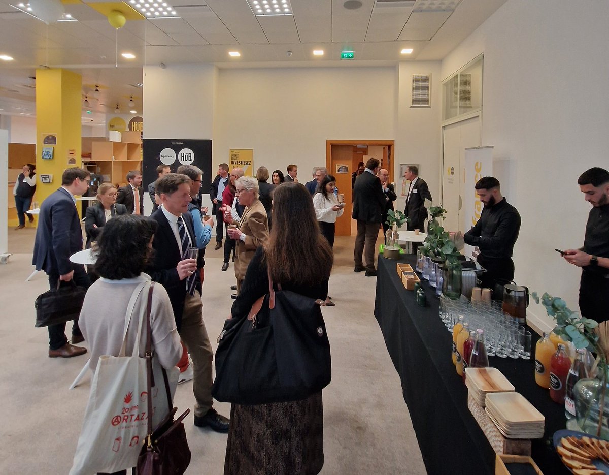 La Coopération Agricole (@lacoopagricole) on Twitter photo #ExportPourTous |
En direct du @BpifranceHub, <a href="/MPasquioPro/">Matthieu PASQUIO Pro</a> introduit l'événement "Comment se développer à l'international ?" ! L'Export n'est pas antinomique avec la souveraineté alimentaire. Nous devons accompagner l'industrie agroalimentaire dans leur compétitivité ! #ExportPourTous |
En direct du @BpifranceHub, <a href="/MPasquioPro/">Matthieu PASQUIO Pro</a> introduit l'événement "Comment se développer à l'international ?" ! L'Export n'est pas antinomique avec la souveraineté alimentaire. Nous devons accompagner l'industrie agroalimentaire dans leur compétitivité !