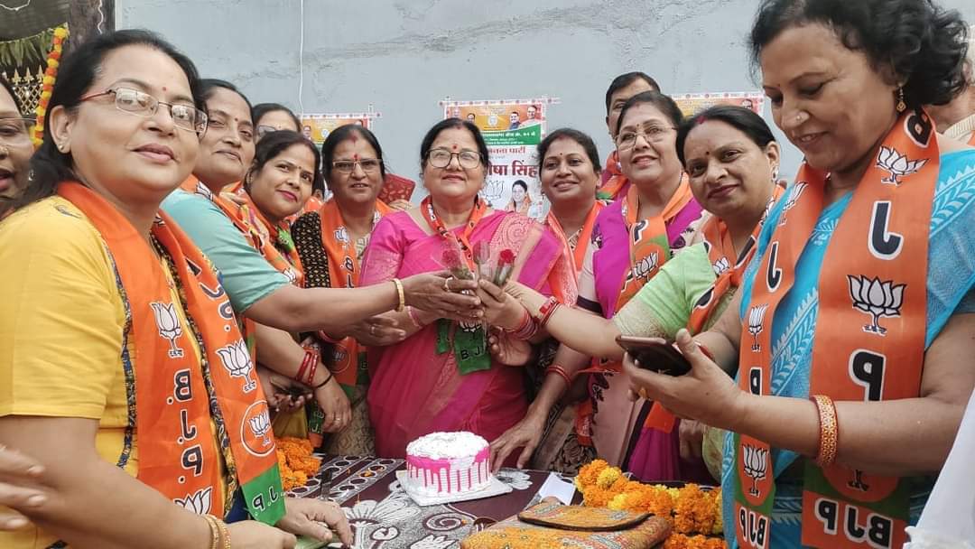 BJPMP4MM's tweet photo. जैसीनगर विधानसभा भाजपा प्रत्याशी श्रीमती मनीष सिंह जी के लिए जनसंपर्क 

महिला मोर्चा

@BJP4MP @BJPMahilaMorcha @MayaNaroliya @KavitaPatidar_ @VanathiBJP @SujataPadhyBJP 

#MM4MP https://t.co/dPGcnxbT6s