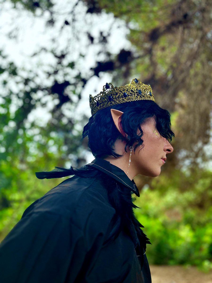 Jupyter2's tweet image. Estoy super prud de los vídeos que me hizo ayer Rafaela de #Cardan del #principecruel, son ✨mágicos✨ Se vienen cositas para #Nefelibata y el #faeball. Os dejo un trocito de uno de los vídeos.