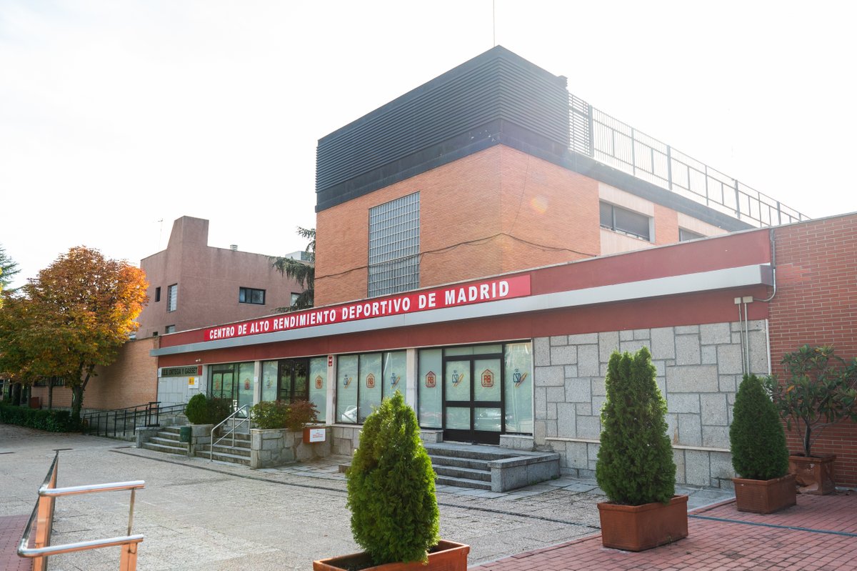 Italy in Spain tweet media