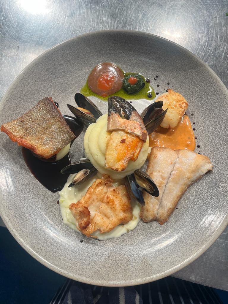 Killybegsgirl's tweet photo. More photos of seafood from the restaurant. Funny thing is we do steaks and other dishes too. Decorations going up next week for Christmas. Can’t wait. Once again I need some sparkle in my life.. 🎁🎄🤶 https://t.co/DiWjj7uHxw