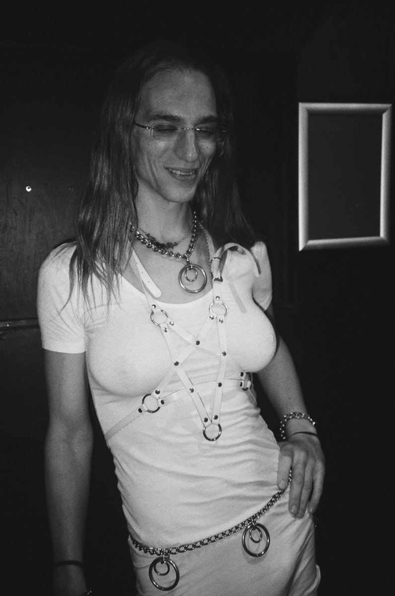 AuriaStasia's tweet photo. At @RiotPartyUK on October 29th; picture taken by @missangelbellaa https://t.co/3mgKS9hAwD