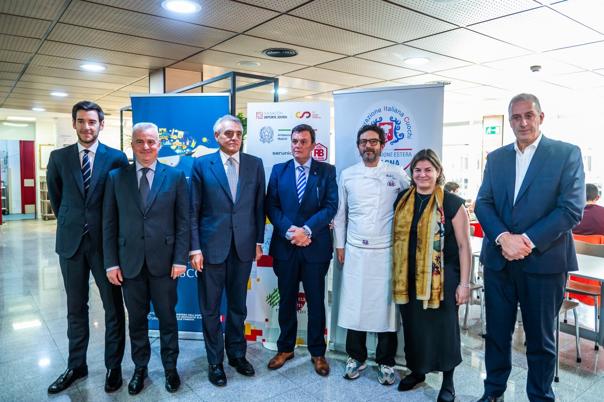 Italy in Spain tweet media