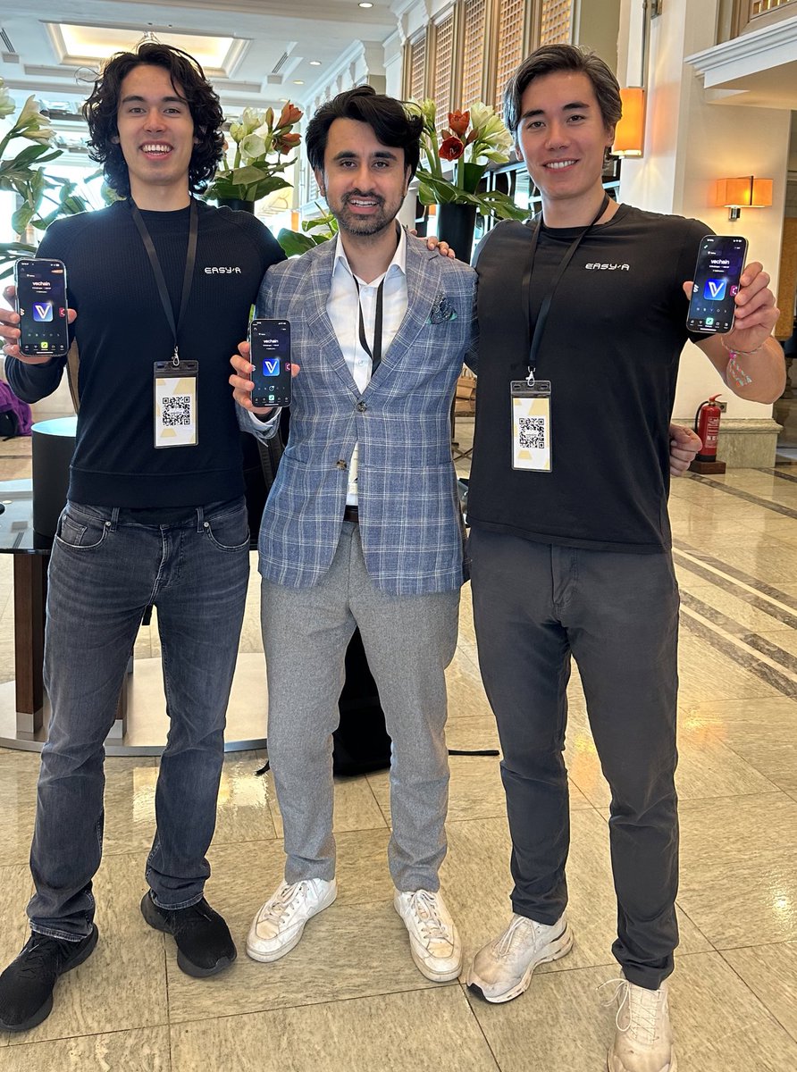 dom_kwok's tweet photo. Bumping into EasyA gigabrains all over #Devconnect in Istanbul! This time, Masud, a lecturer at Frankfurt School of Finance and Management and now @vechainofficial expert!

Congrats on completing all of our #60DaysofVechain challenges! 🥳 https://t.co/35tPXaodGr
