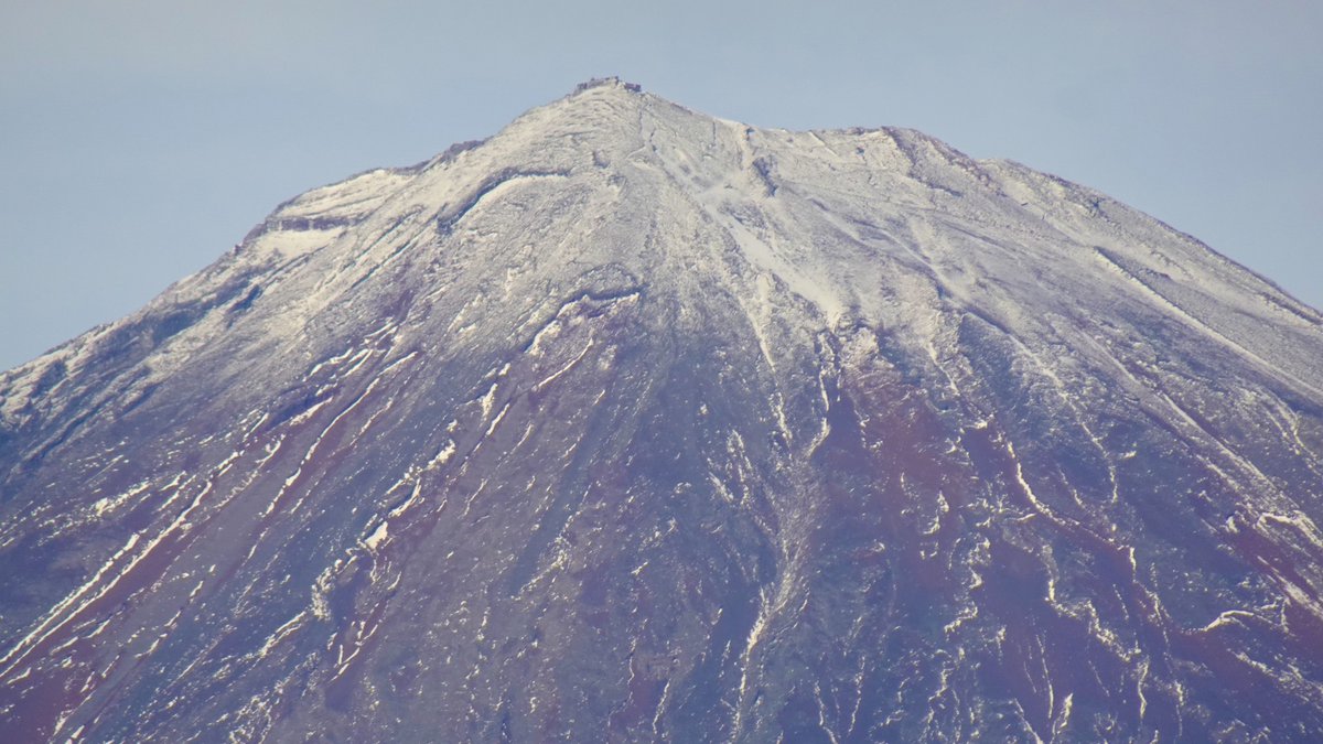 「今日の富士山。 色彩がいつもよりやや濃く残雪模様がはっきりと浮かび上がっていてど」|ふじっぴのイラスト