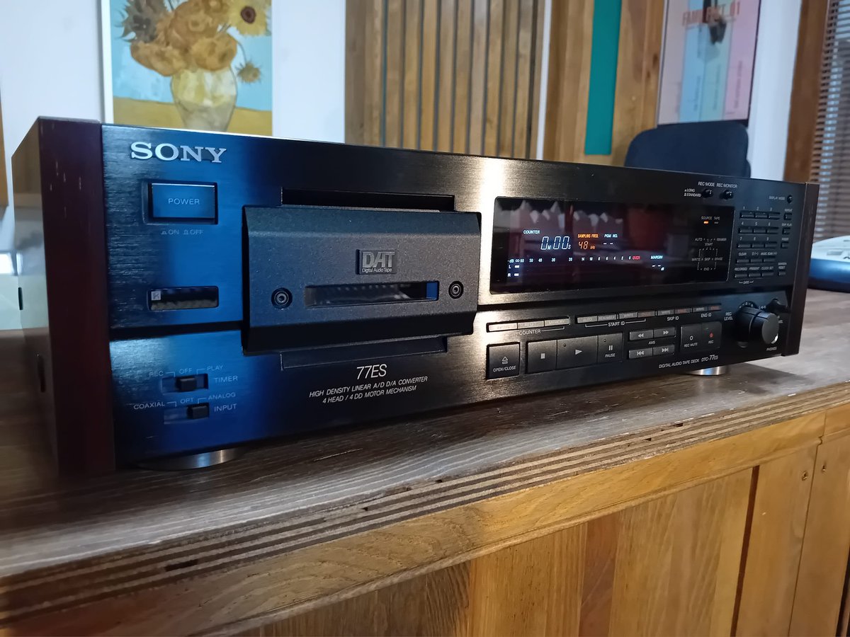 vodouch2000's tweet photo. Sony DTC-77ES (1991)
Digital Audio Tape Deck
(photo: Tomas Kubec)
#Sony #tapedeck #cassettedeck #vintageaudio #vintage #retro #hifi #gear #digital #DATplayer #audio https://t.co/EXVgEuq3U1