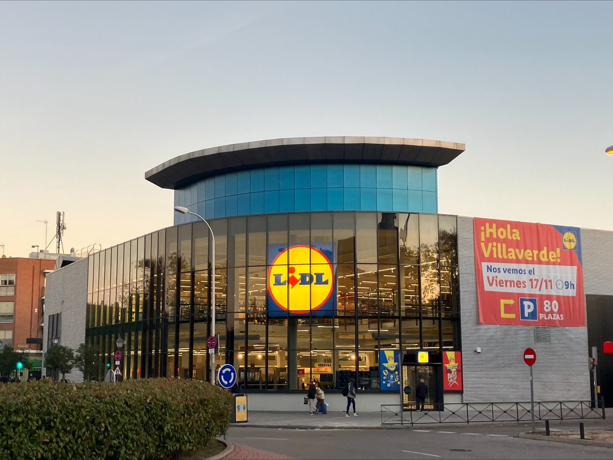 CushWakeSPAIN's tweet photo. #CWMakeAnImpact | Seguimos celebrando nuevas operaciones. Esta vez de nuestra vertical de Retail. Nueva operación con LIDL en Madrid.
Enhorabuena a nuestro equipo de #CWRetailParks #CWOOTREMEA por ayudar a revitalizar el Retail en Madrid.
🔗https://t.co/GXUjRKIfB8 https://t.co/hIPHzsry35