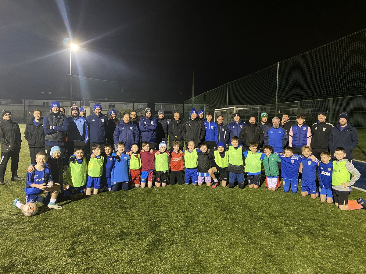 Another great night for @RatoathHarpsFC in association with @FAICoachEd @FAIMeath @GrahamKane19 , problem sharing problem solving, adult education in football . 7 v 7 workshop ✅ , 24 coaches all on board .  Not bad for a cold night in November 🥶