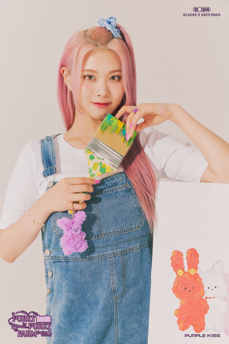 RBW_PURPLEKISS's tweet photo. [#퍼플키스]  

퍼플키스(PURPLE KISS)
2024 SEASON’S GREETINGS

🔹 CONCEPT PHOTO 🔹

▫ YUKI ▫ 
▫ CHAEIN ▫ 
▫ SWAN ▫

📍 예약 판매 기간
✔ ~ 2023.11.21 (화) PM 3:00

📍 비젠트몰
✔ https://t.co/i7ttJ4w7qp

#PURPLE_KISS #시즌그리팅
#유키 #채인 #수안
#Yuki #Chaein #SWAN
#PURKY_PURKY_FARM