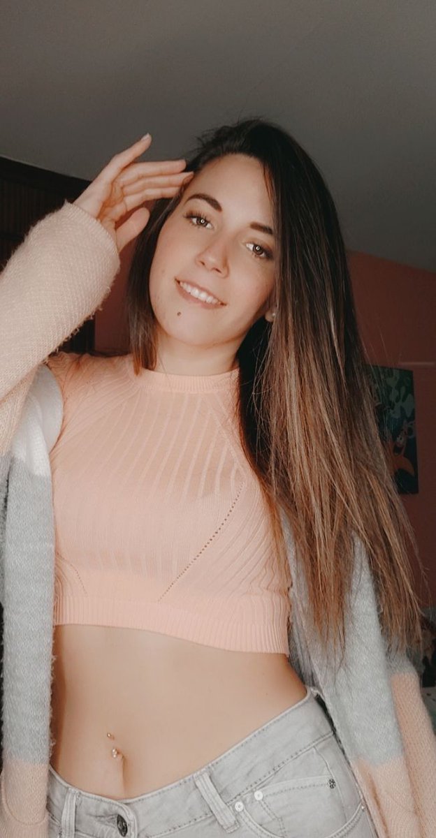 Jessikaoss's tweet photo. I don't usually wear this color on clothes, but I love it🥰🙈 https://t.co/V80xKdDjO8