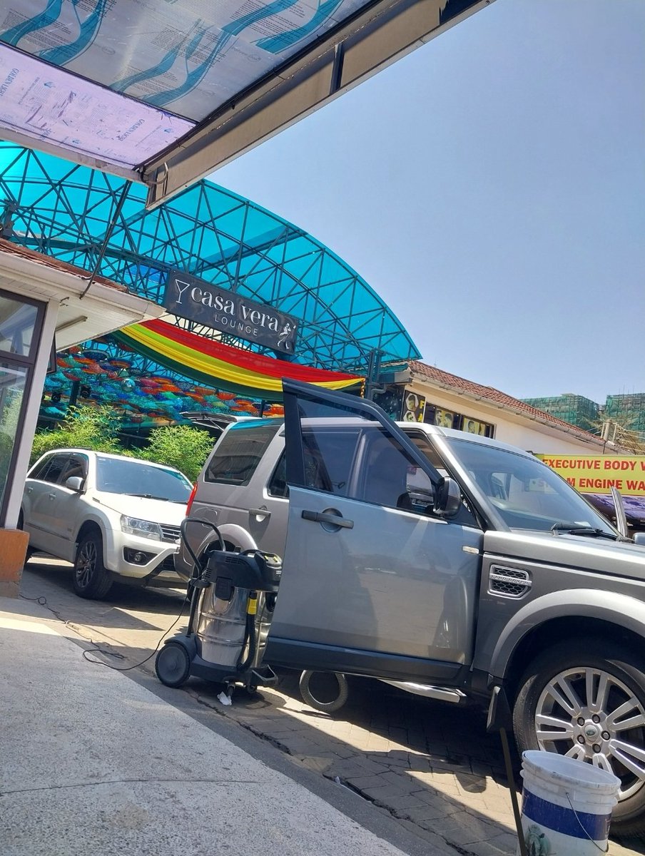 BigJs_Motors's tweet photo. At the Disco with the Discovery4 series, baby shinning #Landrover #Discovery4 #BigJsMotors #KenyaCarSales #SpaceYaMagari https://t.co/OPMZxCmhU0