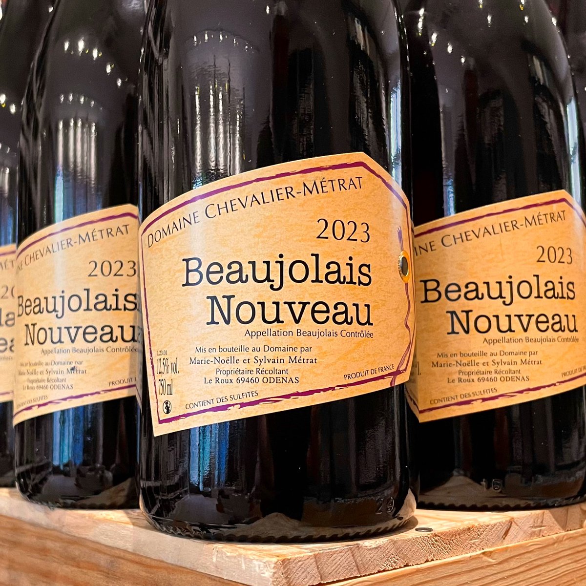 LandSBarnes's tweet photo. Le Beaujolais Nouveau est arrivé!

Celebrating the first wine of the 2023 vintage with @BeaujolaisNouveau from our friends at Chevalier-Métrat.
 
Vibrantly fruity and packed with those unmistakable Nouveau flavours, of juicy strawberry bubblegum!
@BeaujolaisUK @LeaandSandeman https://t.co/JoSjpb6Zof