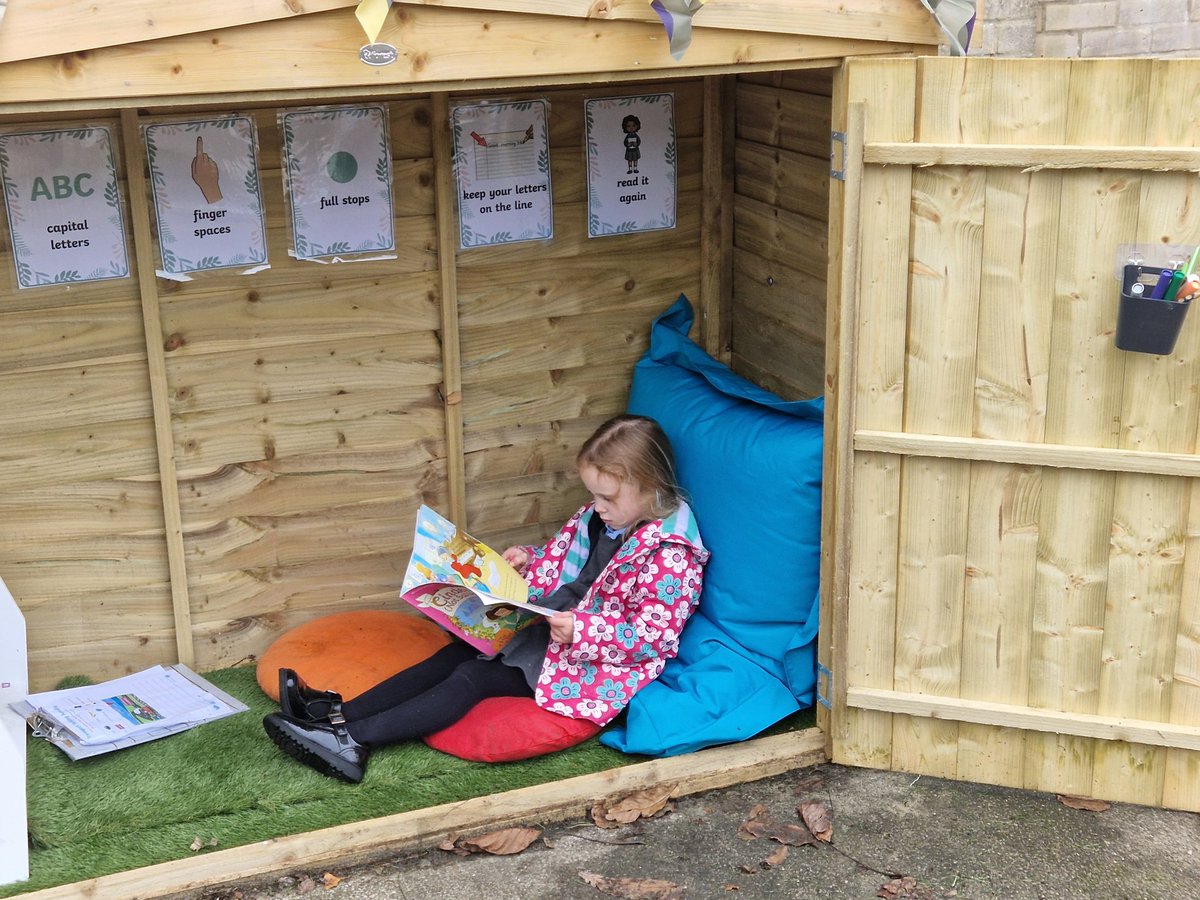 HolyCrossCofE's tweet photo. Eyfs are enjoying being outside this afternoon. Particularly in the new literacy shed!  @DEMAT__ @CEO_DEMAT @tricia_moss124 @cathiehewitt @educating_david https://t.co/yDcWWY3d1y