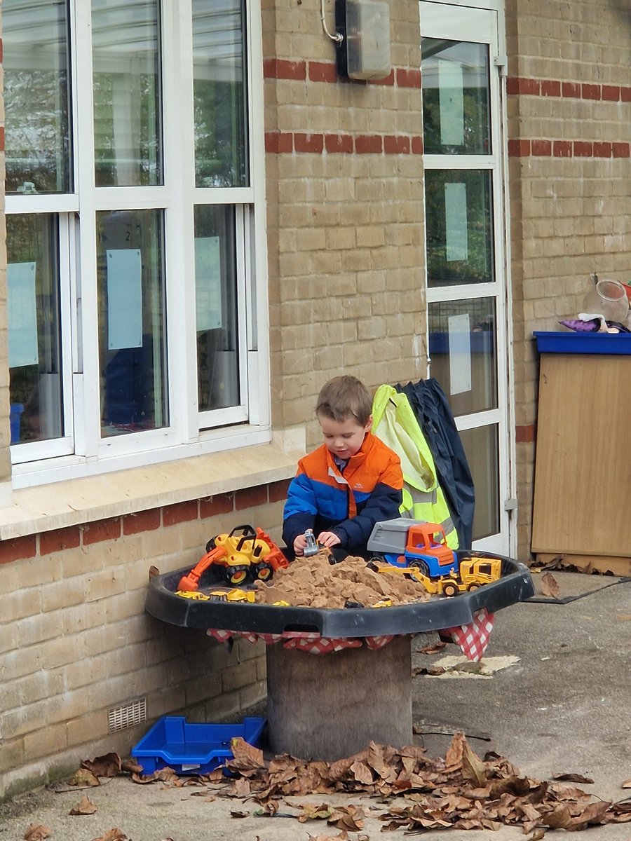 HolyCrossCofE's tweet photo. Eyfs are enjoying being outside this afternoon. Particularly in the new literacy shed!  @DEMAT__ @CEO_DEMAT @tricia_moss124 @cathiehewitt @educating_david https://t.co/yDcWWY3d1y