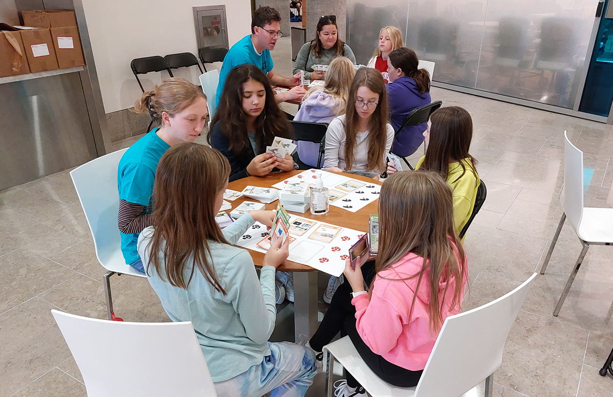 A team in @uwgenetics has created a card game to teach middle and high school students about a complex process called #speciation, the formation of new species over time. go.wisc.edu/grow-speciation @UWMadisonCALS @WARF_News @WISCIENCE @WiSciFest @wisidea #Fall2023Grow