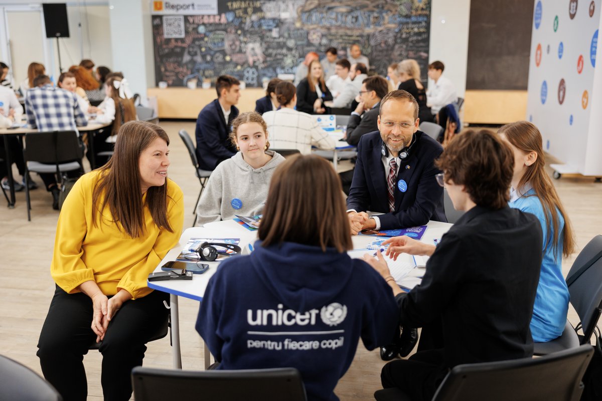 UNICEFMoldova's tweet photo. Anticipating the #WorldChildrensDay with an engaging educational game! More than 60 children, their teachers, and members of the diplomatic community joined us to play and champion the rights of every child! 

#WCD2023 #KidsTakeOver https://t.co/lRgx1iqG5l