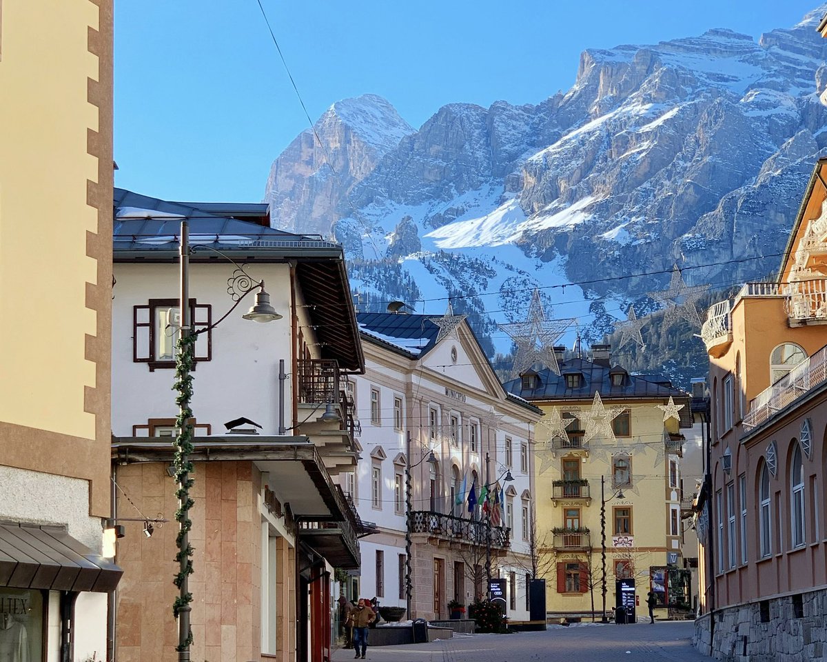 Located in the northeast corner of Italy, on the Austrian border, the Dolomites have their own distinct landscape, culture, and cuisine—and even their own language. This week’s issue of my @SubstackInc newsletter is dedicated to this underrated destination newromantimes.substack.com/p/why-you-shou…