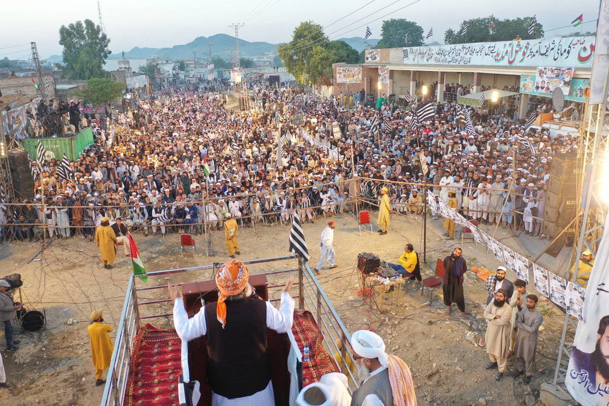 jui_faisalabad's tweet photo. نوشہرہ : قائد جمعیت مولانا فضل الرحمان جلسے سے خطاب کر رہے ہیں
جمعیت علماء اسلام فیصل آباد 
#طوفان_الاقصٰی_کانفرنس_نوشہرہ https://t.co/u6P7xWdQ2z