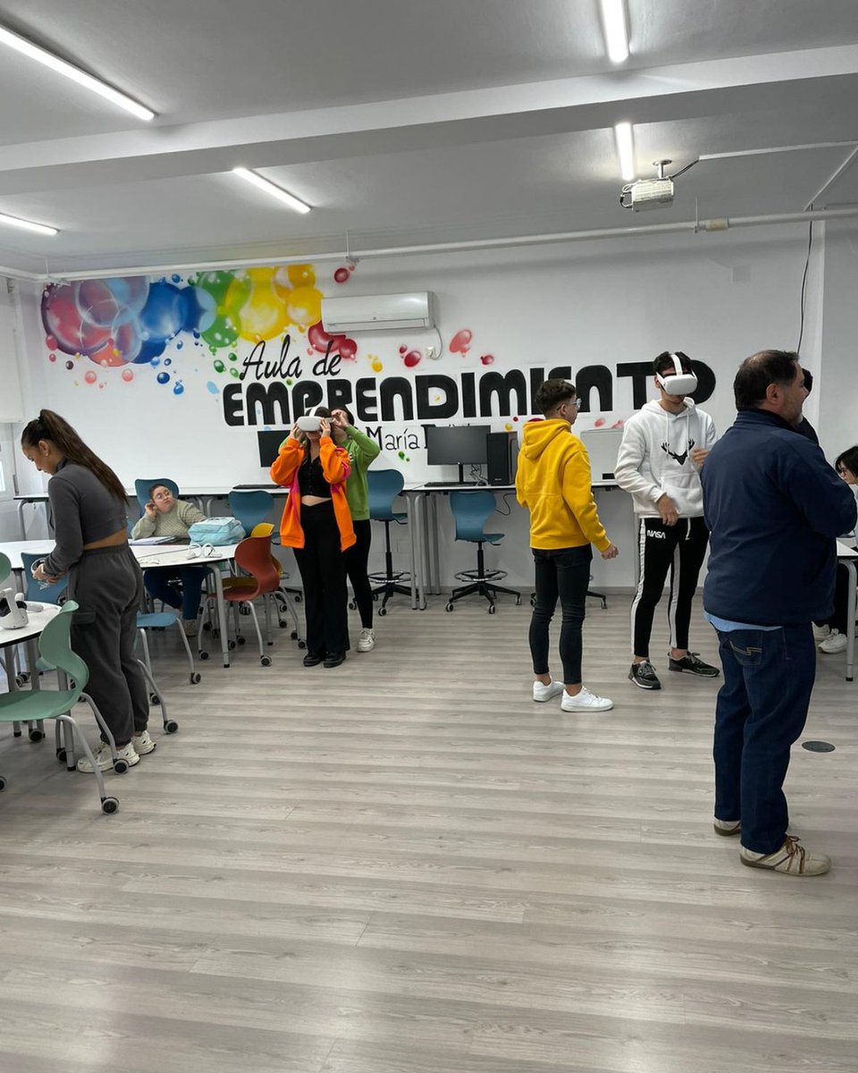 📷T𝙖𝙡𝙡𝙚𝙧 𝙙𝙚 𝙚𝙣𝙩𝙧𝙚𝙫𝙞𝙨𝙩𝙖 𝙙𝙚 𝙩𝙧𝙖𝙗𝙖𝙟𝙤 𝙘𝙤𝙣 𝙍𝙚𝙖𝙡𝙞𝙙𝙖𝙙 𝙑𝙞𝙧𝙩𝙪𝙖𝙡. Hace unas semanas estuvimos en el 𝗔𝘂𝗹𝗮 𝗱𝗲 𝗘𝗺𝗽𝗿𝗲𝗻𝗱𝗶𝗺𝗶𝗲𝗻𝘁𝗼 con los estudiantes del 𝗜𝗘𝗦 𝗠𝗮𝗿𝗶𝗮 𝗕𝗲𝗹𝗹𝗶𝗱𝗼 <a href="/iesmariabellido/">Alfonso</a>