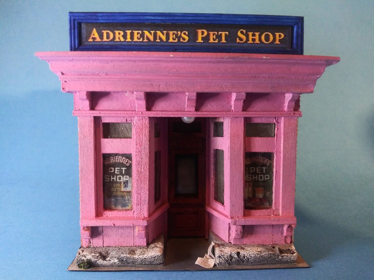 crematedplastic's tweet photo. Teeny tiny display I made for a local art gallery exhibit in 2019. Measuring at 3inches cubed. Those with a keen #universalorlando eye will notice it's the pet shop located in NY. This is the peice that started it all. #miniature #miniatureart #displayart #scalemodel https://t.co/hkY8U84XU1