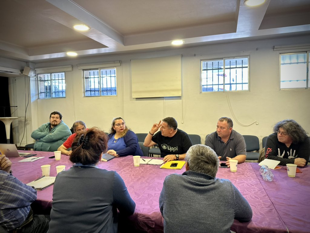 MTTOhiggins's tweet photo. La SeremiTT escucha a los gremios 👂

Reunión de la SeremiTT, Flavia González y su equipo técnico con representantes de líneas urbanas y rurales de #Rancagua para escuchar opiniones respecto a restricción vehicular,  para taxis colectivos de la comuna. 🚖🚕 https://t.co/MgV7dQIqHK
