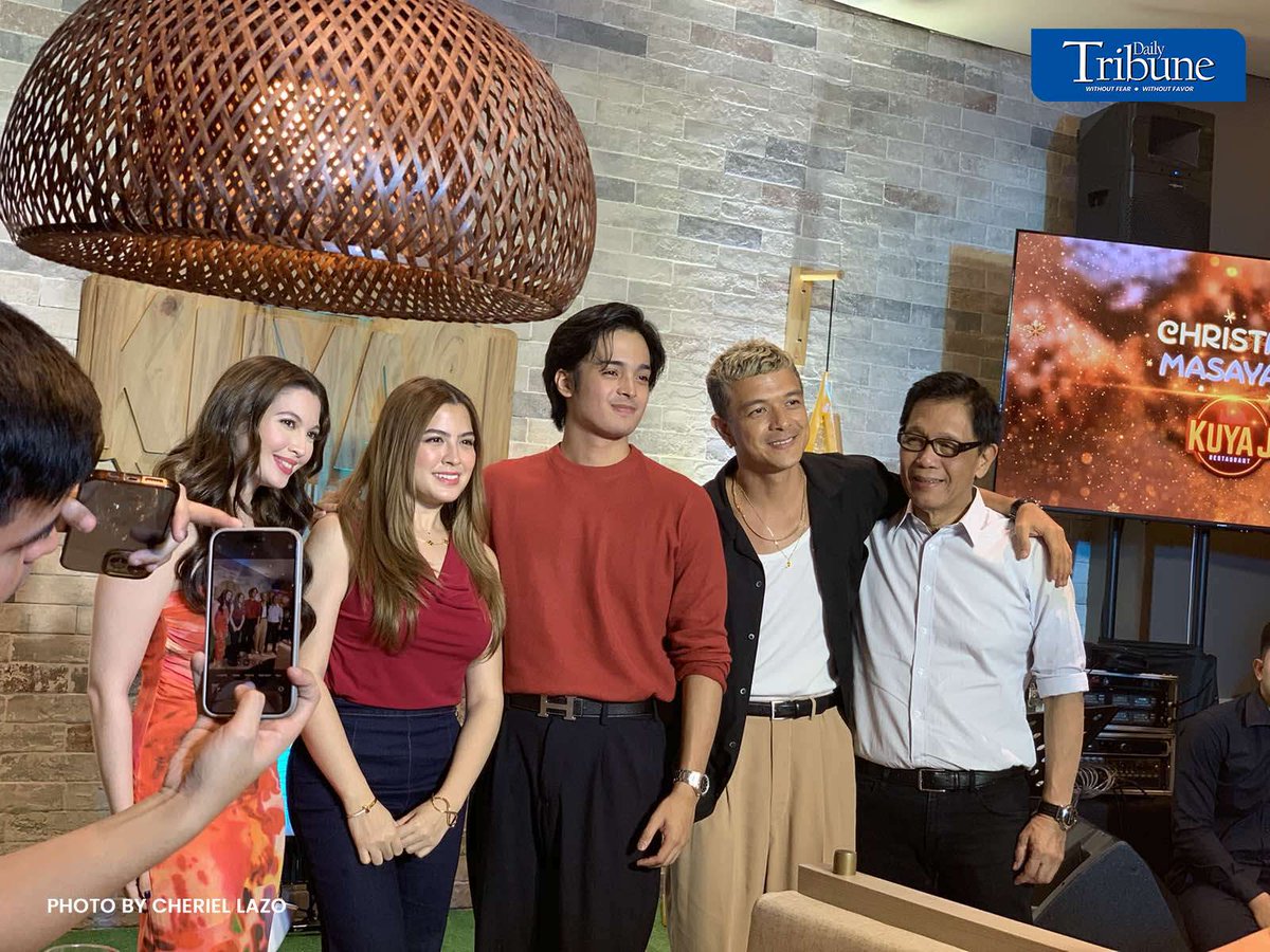 tribunephl's tweet photo. CHRISTMAS MASAYA SA KUYA J!๐คฉ
LOOK: Kuya J unveiled a bevy of new dishesโ Crispy Pata with Pineapple Brown Sauce and Cheesy Bibingka with Salted Egg in its already-expansive Pinoy menu in time for Christmas. Kuya J celebrity endorser Jericho Rosales and Bida celebrities KD Estrada and Alexa Ilacad were present to celebrate with the swooning crowd.| via Cheriel Lazo
#KuyaJ #kuyajrestaurant
#DailyTribune