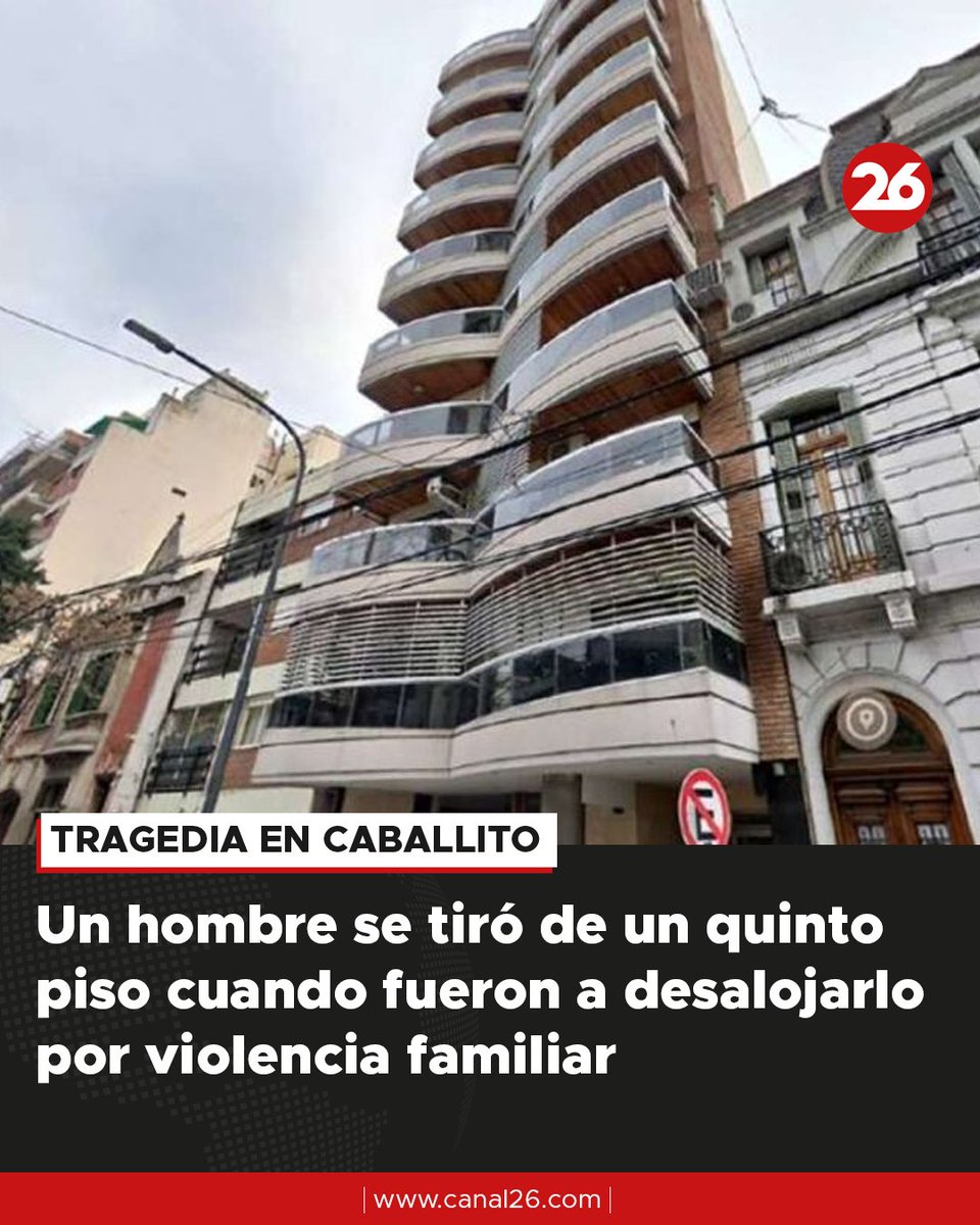 canal26noticias's tweet photo. 🚨CONMOCIÓN EN CABALLITO😨  https://t.co/2z5NEiaOPL

🔻Un hombre de 50 años murió al arrojarse desde un balcón de un edificio de Caballito cuando la Policía de la Ciudad iba a cumplimentar una exclusión de hogar, en el marco de una denuncia de violencia familiar por parte de su esposa.