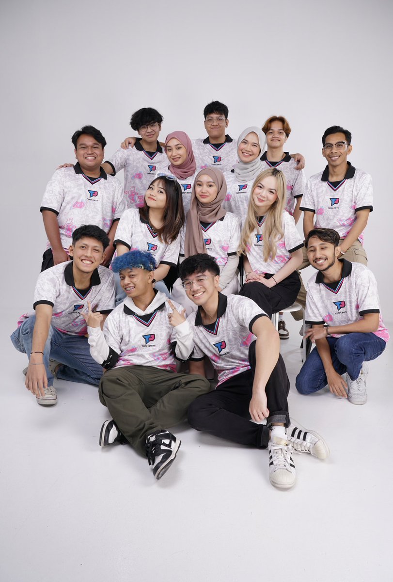 VirtualsGG's tweet photo. Here we're not just a team; we're family 💙
Grab your Team Path 23' Legacy Jersey Collection only at https://t.co/s9j2CImep9 now !!
#PathSLAY #PathFam https://t.co/H2Gt8oC12J