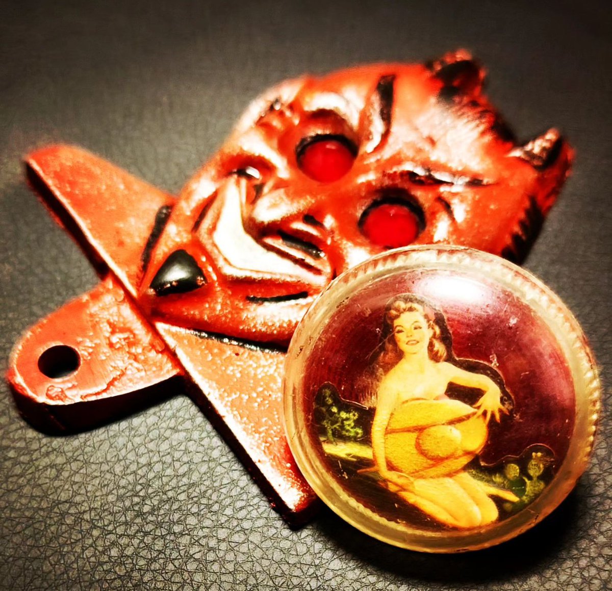 YosukeFunabashi's tweet photo. Vintage Motorcycle Accessories.

#vintageaccessories 
#antique 
#motorcycleaccessories 
#pinnupgirl 
#reddevil 
#shiftknob 
#numberplateaccessories https://t.co/rkToDJFizX