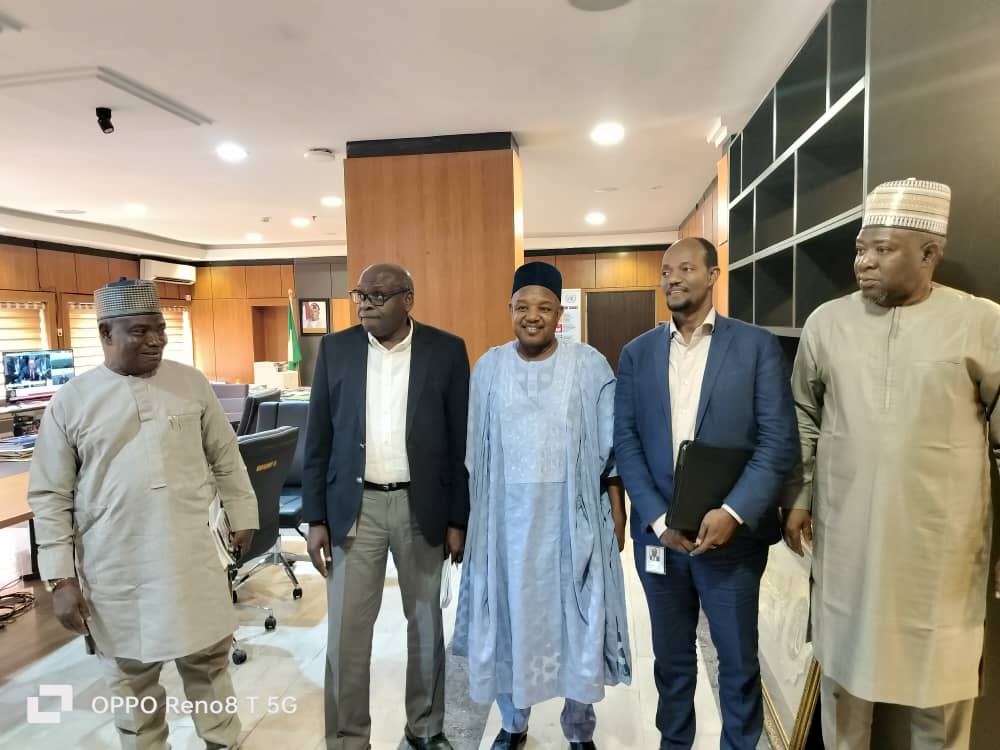 abdulkarimobaje's tweet photo. The @NGCARESofficial  World Bank and Federal Team met with the Hon Minister of Budget and Economic Planning, @atikuabagudu to brief the Minister on the outcome of the  Programme's Mid-Term Review Mission. https://t.co/TQfkBA0vYF