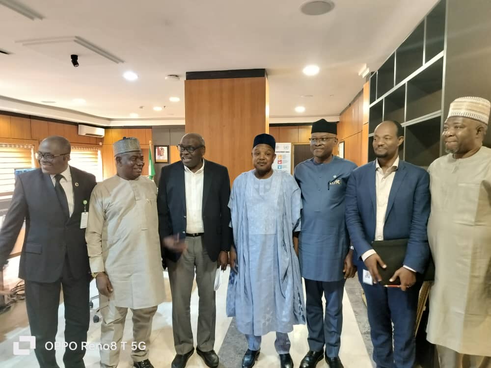 abdulkarimobaje's tweet photo. The @NGCARESofficial  World Bank and Federal Team met with the Hon Minister of Budget and Economic Planning, @atikuabagudu to brief the Minister on the outcome of the  Programme's Mid-Term Review Mission. https://t.co/TQfkBA0vYF