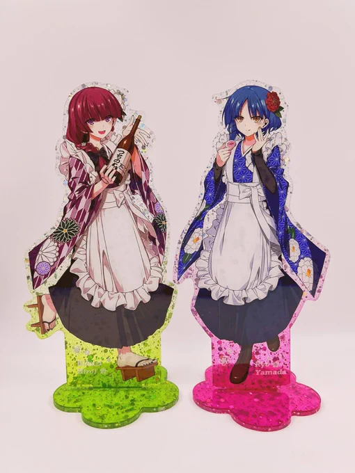 コミケ販売予定の廣リョウグッズのサンプル届きました少し大きめで高さ18cmのアクスタと75mmの缶バッジとなります。素材にラメ入りアクリル板とグリッター紙を使いますのでキラキラで眩しい…(笑納品を楽しみにしています^ ^ 