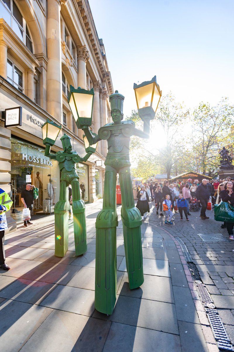 visit_mcr's tweet photo. ✨ Festive Sundays in Manchester City Centre ✨ 

Experience captivating street performances, roaming performers &amp; illuminated acts! 

🎶 Sun 26 Nov – Magical Christmas Performances
🎉 Sun 3 Dec – Christmas Parade 
👯 Sun 10 &amp; 17 Dec – Toy Procession

🔗 https://t.co/mhBUxDcsHd https://t.co/99yh9YEeOW