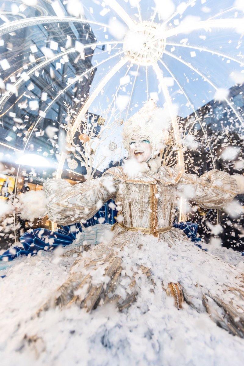 visit_mcr's tweet photo. ✨ Festive Sundays in Manchester City Centre ✨ 

Experience captivating street performances, roaming performers &amp; illuminated acts! 

🎶 Sun 26 Nov – Magical Christmas Performances
🎉 Sun 3 Dec – Christmas Parade 
👯 Sun 10 &amp; 17 Dec – Toy Procession

🔗 https://t.co/mhBUxDcsHd https://t.co/99yh9YEeOW