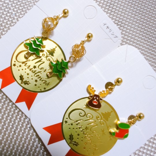 catvhtoh's tweet photo. ◆hand to heart Christmas Box in ミュンヘン・クリスマス市 大通公園2丁目
 #htoh

https://t.co/iW5b3kNZ6U

去年人気でしたオーナメントに
今年はシルバーも増えます
クリスマスにぴったりな
可愛いクリスマスアクセサリーもあります
可愛いグッズで楽しいクリスマスを♪ https://t.co/b6JMsuiQj3