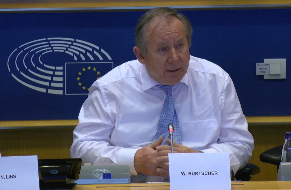 EUAgri's tweet photo. Today @EUAgri's Director-General, Wolfgang Burtscher, exchanged views with MEPs on the agricultural reserve.

Within the #CAP budget, it can finance unforeseen crises that affect agricultural markets &amp; negatively impact farmers' production or incomes, threatening their viability. https://t.co/9X5EA6vA7Y