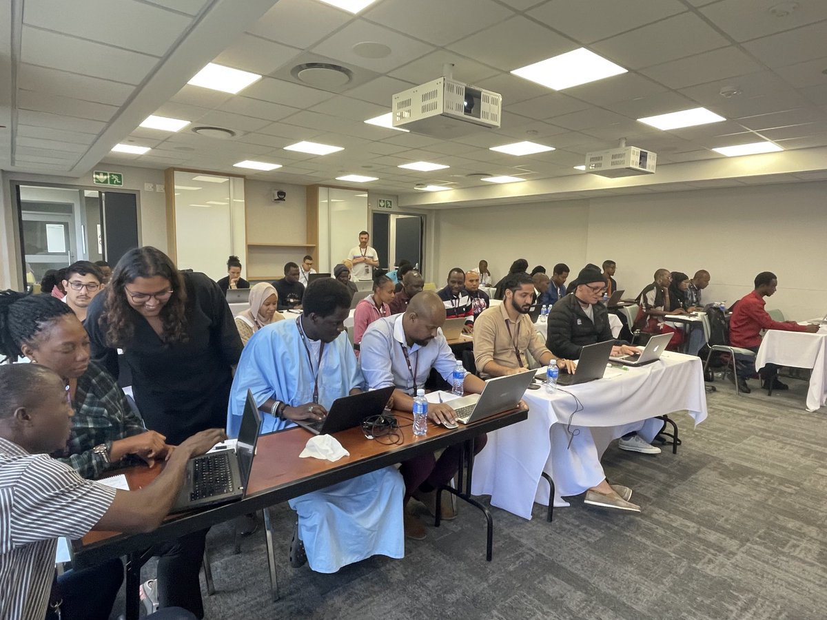 Day 4 of the advanced genomics and bioinformatics workshop in South Africa, 38 fellows from 24 African countries in intense training on data analysis and DNA sequencing #CLIMADE #Genomics #Fellows #Africa