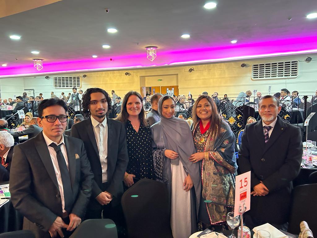 The Deputy Mayor, Samata Khatoon attended the Euro Asian Curry Awards, and presented an award to some of the best curry cuisines. The award for the best Camden restaurant went to King's Cross Tandoori.