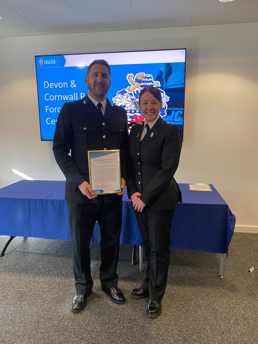 A well deserved award for ‘evergreen’ PC Rob Pentecost for his outstanding investigation and follow up work in relation to a speed boat incident on the Isles of Scilly @CoastSafe_DandC #ios #proud 👏🏻👏🏻