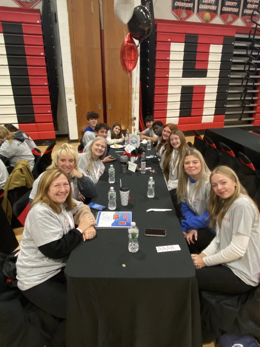 JWieckhorst94's tweet photo. With a great group of students and staff today at Hills East for #CompassionWithoutBorders 2023! @MrsJ_Ferrara @dmurph88 @rebecca_bilski https://t.co/Hze2rpqePj