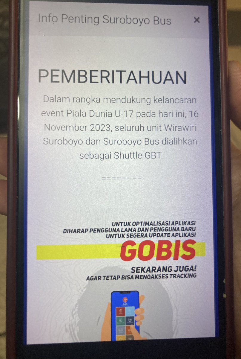 Bangga sama event Piala Dunia U-17 digelar di Sby. Tapi, klo Suroboyo Bis dkk dipake semua kok aneh jadinya? Kan tiketnya bola berbayar, harusnya sediakan bis sendiri jgn pake bis yg dipake para pekerja buat PP 🤣 ini gmn pulangnya? Ah cem mana ini <a href="/BanggaSurabaya/">Bangga Surabaya</a> <a href="/e100ss/">Radio Suara Surabaya</a>