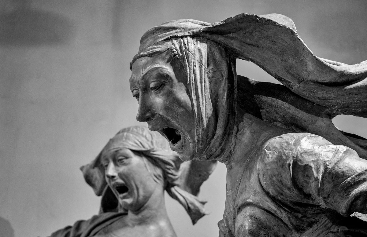 Quién no conoce el esplendor de la escultura renacentista? Quién no ha contemplado la "Pietà" del Vaticano, o el "David" de Miguel Ángel y Donatello, o el "Perseo" de Cellini? Hoy emprenderemos un viaje por las sendas ocultas de la escultura en terracota del Renacimiento

⬇️