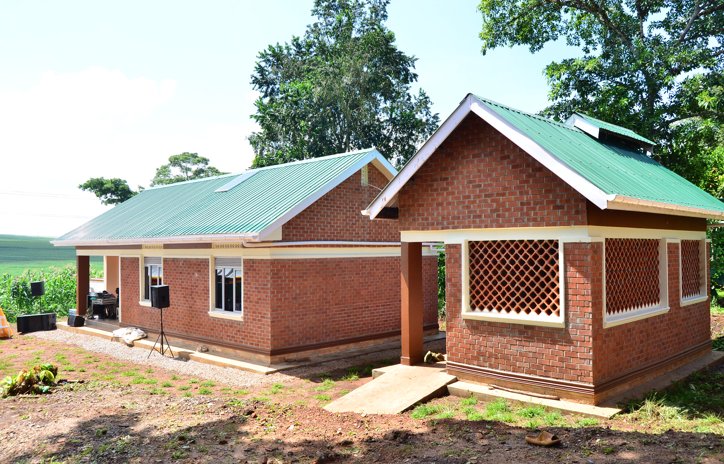 .@Luwero_Rwenzori Ministerr, Alice Kaboyo has officially handed over the civilian veteran residential house belonging to Samuel Ssenjemba. #ChimpReportsNews @OPMUganda @KaboyoAlice