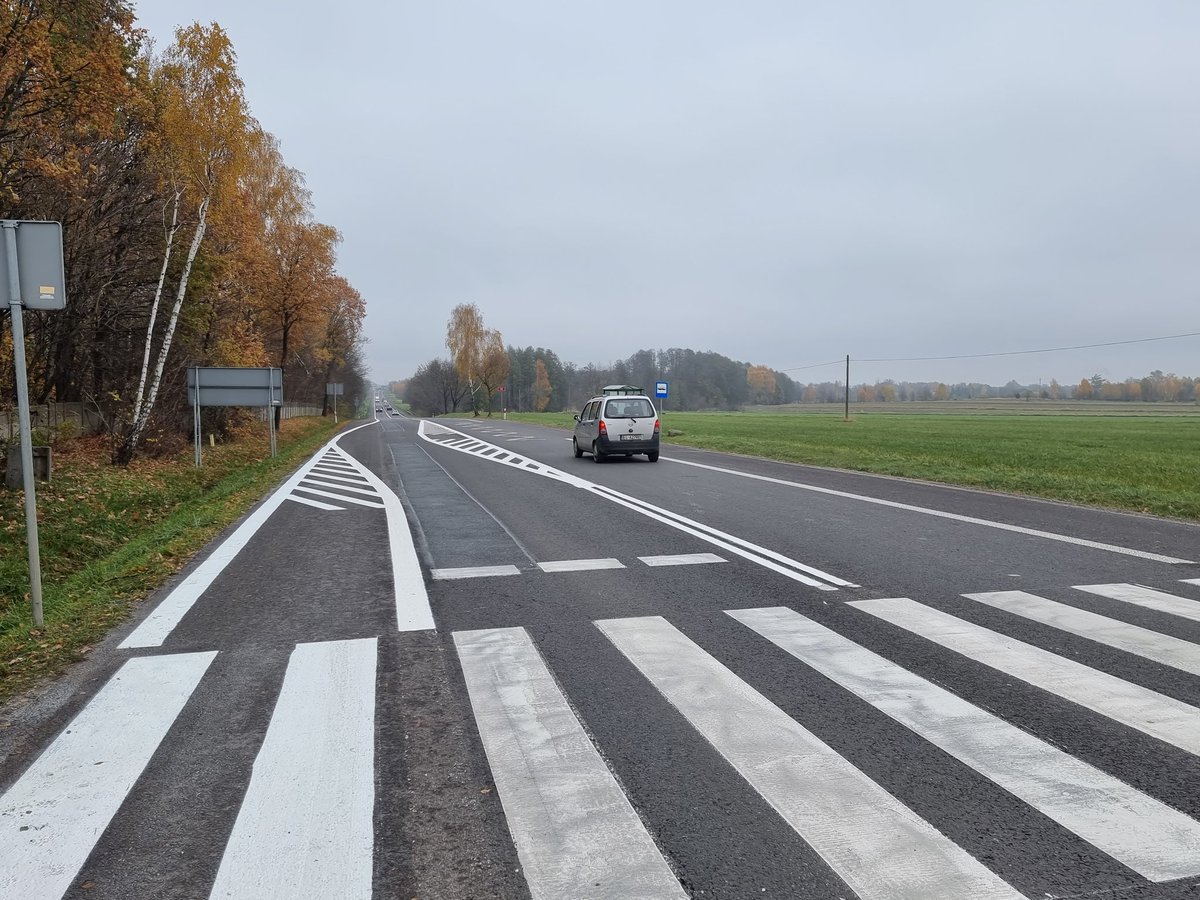 GDDKiA_Lodz's tweet photo. Zakończyliśmy malowanie nowego oznakowania na #DK14 w Dobrej! Jutro montowane będą wysepki i część znaków. W przyszłym tygodniu zakończenie prac mających poprawić tam bezpieczeństwo. @GDDKiA_Lodz @GDDKiA https://t.co/DXRmINUmsV