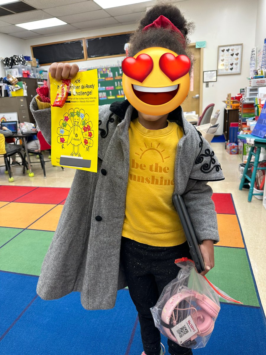 MsLoomer's tweet photo. An amazing teacher chat this morning led by @FCPSrdg_bug followed by a shared example of student agency in Kindergarten! #loomerslearners work to track their work and hit their goals! We’re very proud when it’s completed ahead of schedule #ecefcps https://t.co/QUvLxpzwu3