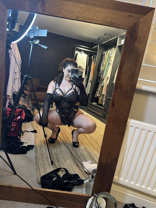 RETWEET if you think I should lose my girl/girl virginity https://t.co/joP0VQANfq