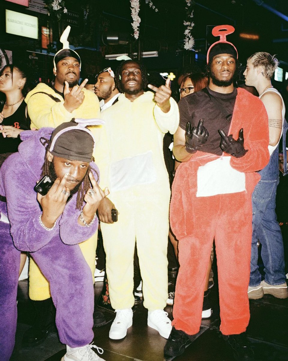 some flicks from our halloween party w <a href="/playpiem/">PM</a> 👻😍